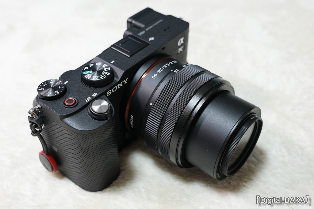 α7C」のズームレンズキットである「SEL2860」（FE 28-60mm F4-5.6）が