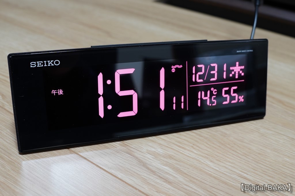 70色に光るグラデーションが素敵！！高コントラスト液晶搭載のSEIKO CLOCK「DL305K」（交流式電波目ざまし時計）を購入してみた！:  【Digital-BAKA】