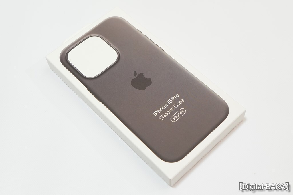 Apple純正「MagSafe対応 iPhone 15 Proシリコーンケース(クレイ Apple純正「MagSafe対応 iPhone 15 Proシリコーンケース(クレイ