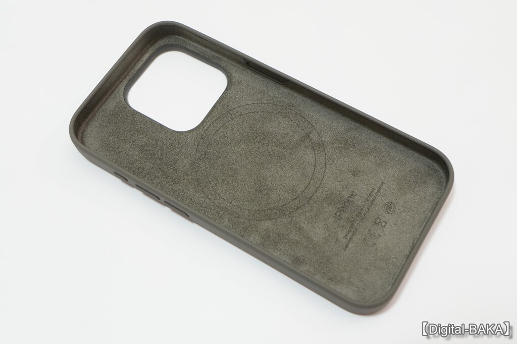 Apple純正「MagSafe対応 iPhone 15 Proシリコーンケース(クレイ Apple純正「MagSafe対応 iPhone 15 Proシリコーンケース(クレイ